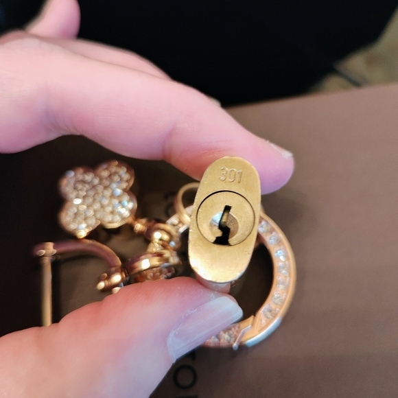 Authentic Louis Vuitton lock # 301 and LV drawer box With Unbranded Keychain - Picture 12 of 15